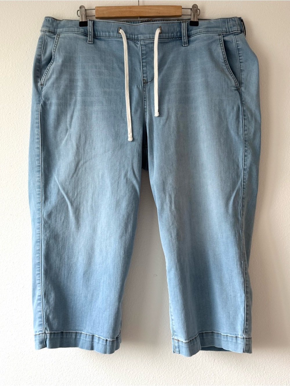 Torrid Weekend Wide Leg Crop Jeans